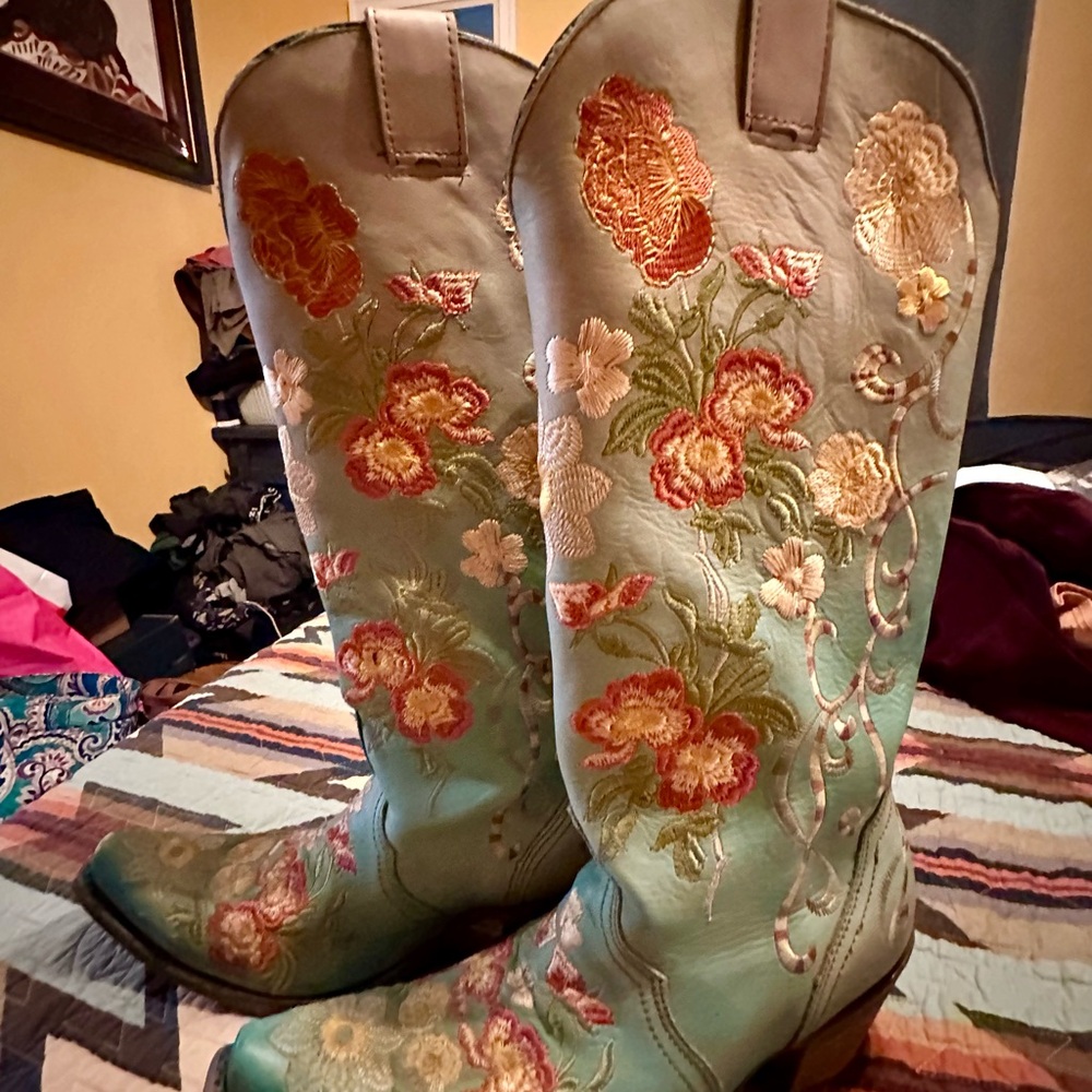 Floral Embroidered Women's Boots